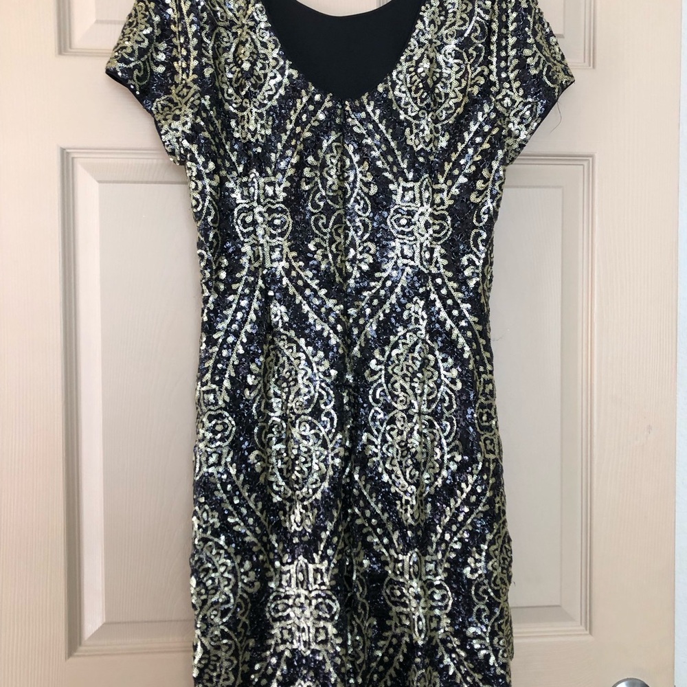 Sequined Black and Gold Short Sleeve Dress